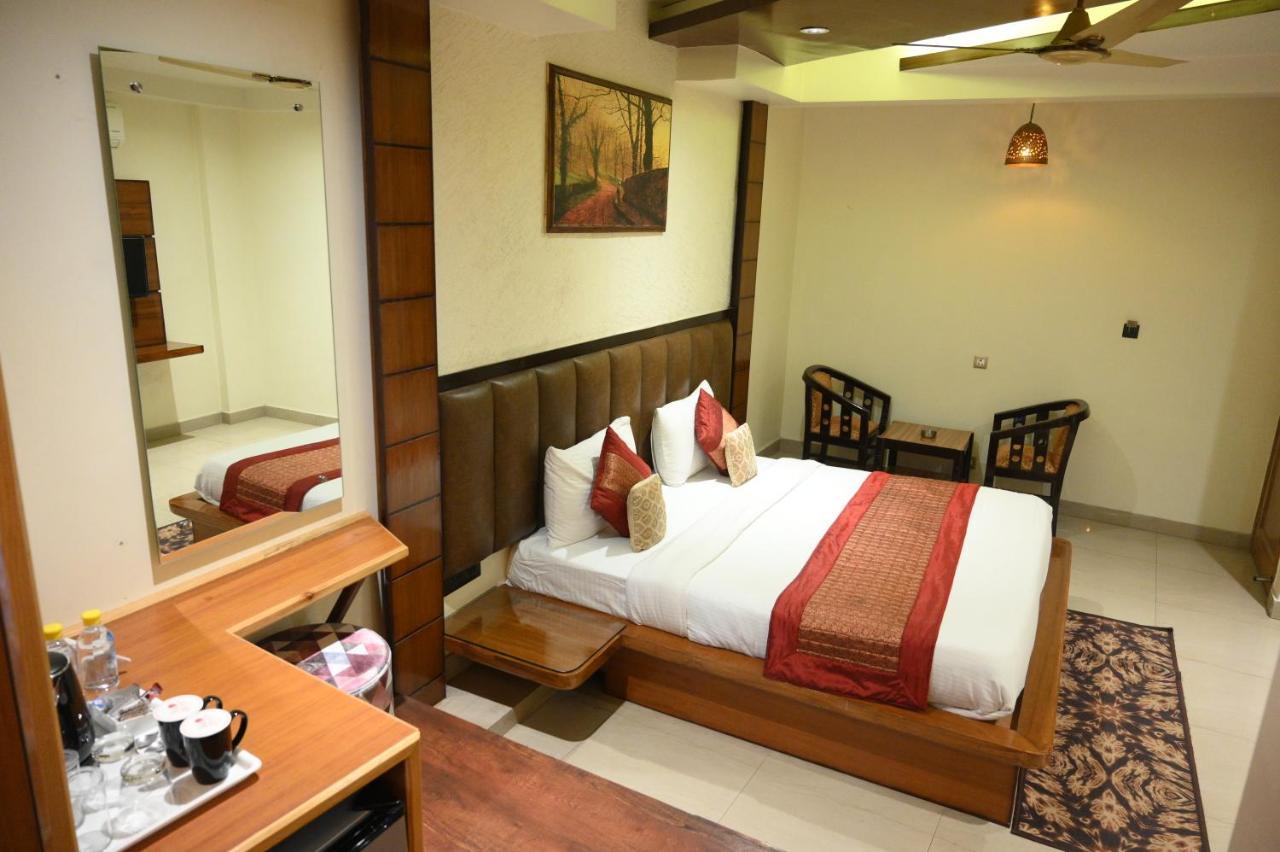 Hotel Grand Kailash,Kotdwāra Exteriör bild