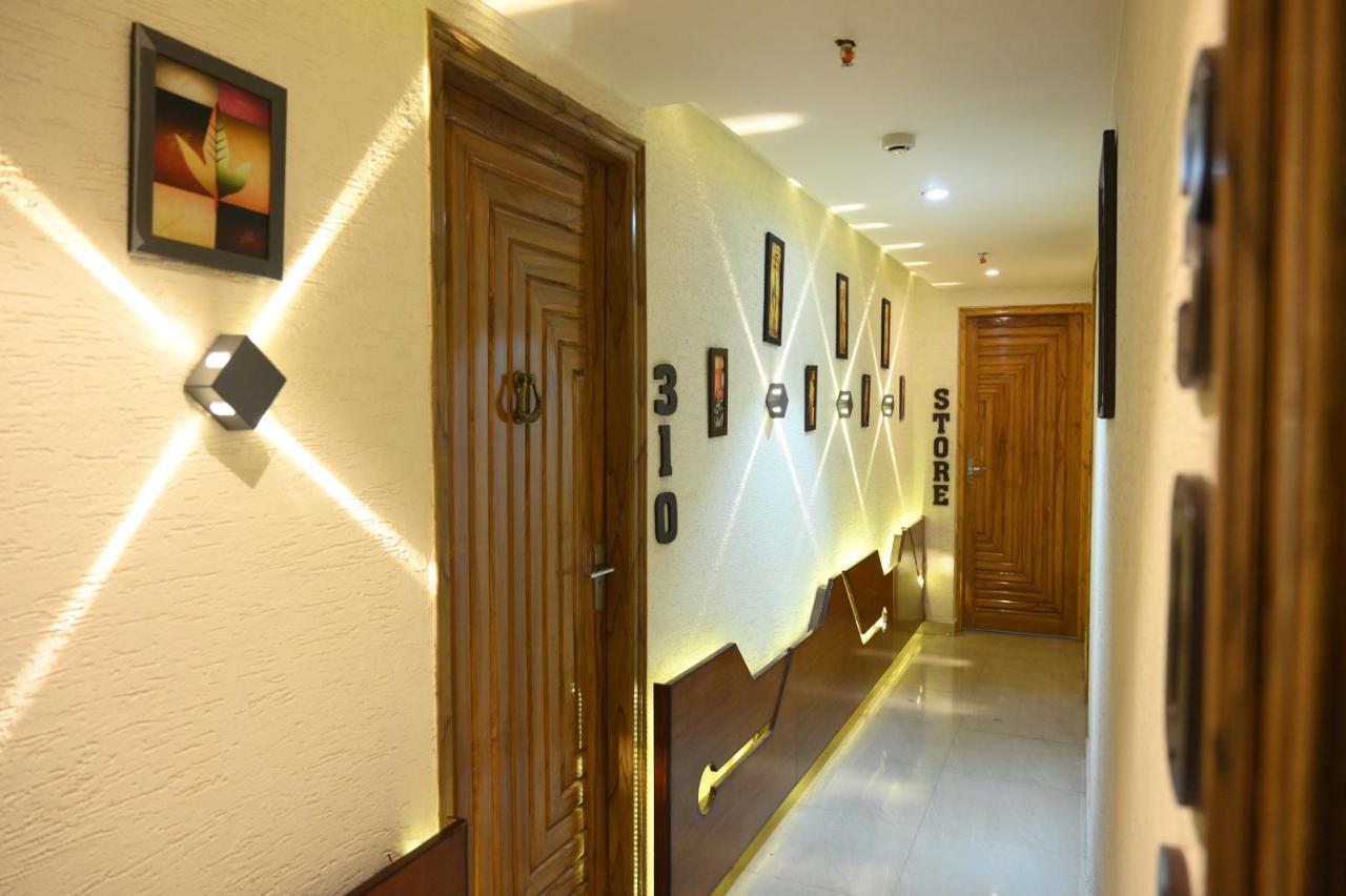 Hotel Grand Kailash,Kotdwāra Exteriör bild